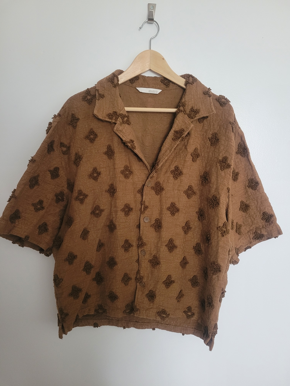 Zara Brown Short-Sleeve Button Shirt Size L Tufted Textured Pattern